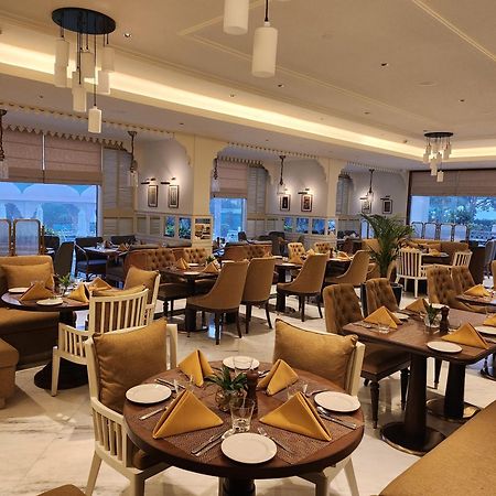 Отель Tajview, Agra-Ihcl Seleqtions Агра Экстерьер фото The restaurant at the hotel