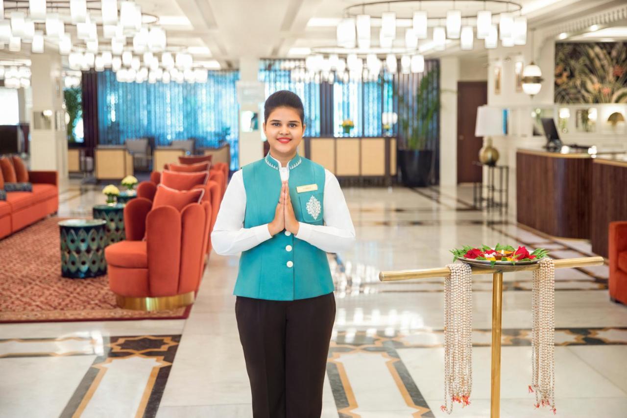 Отель Tajview, Agra-Ihcl Seleqtions Агра Экстерьер фото A hotel staff in India