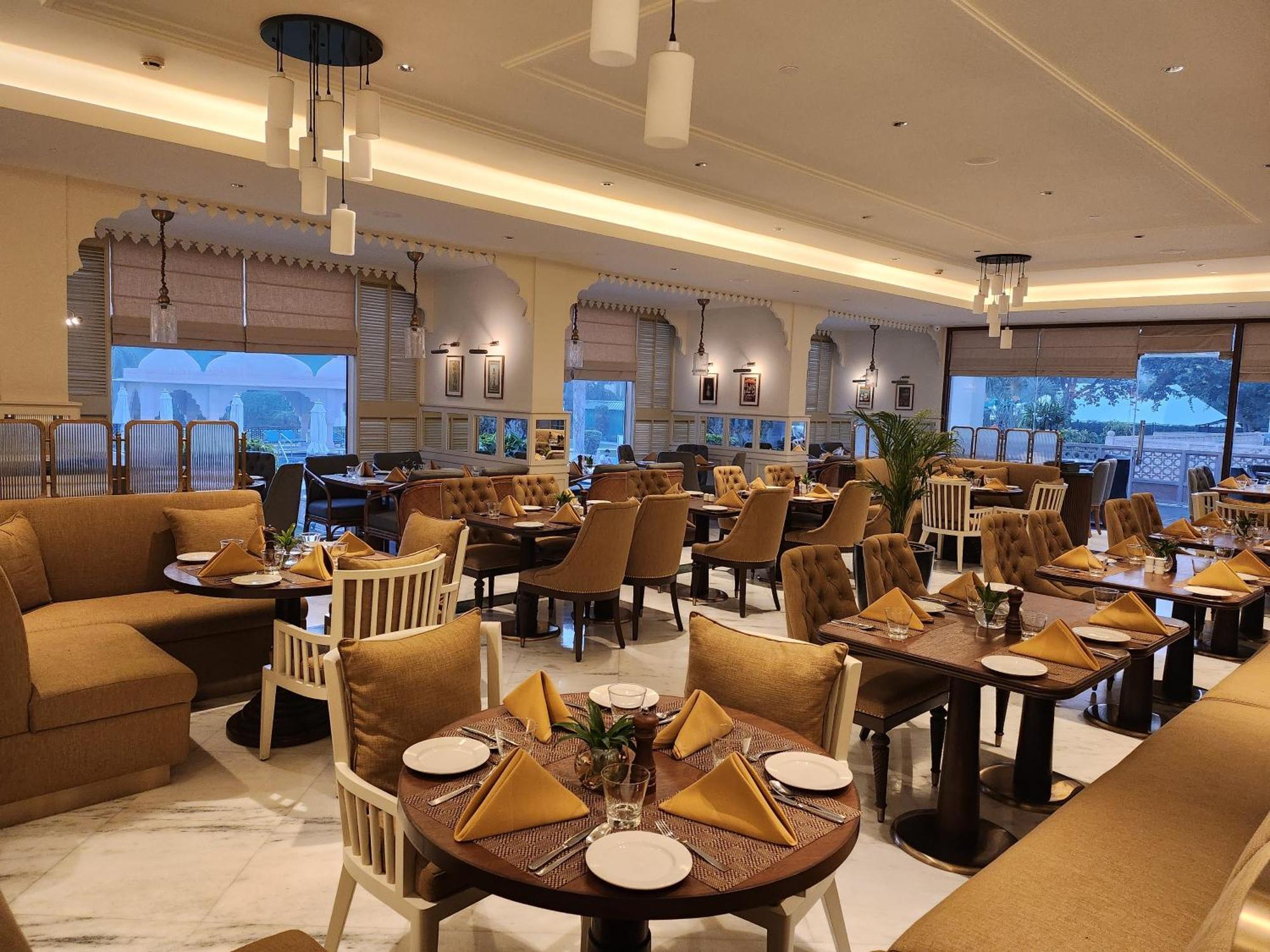 Отель Tajview, Agra-Ihcl Seleqtions Агра Экстерьер фото The restaurant at the hotel