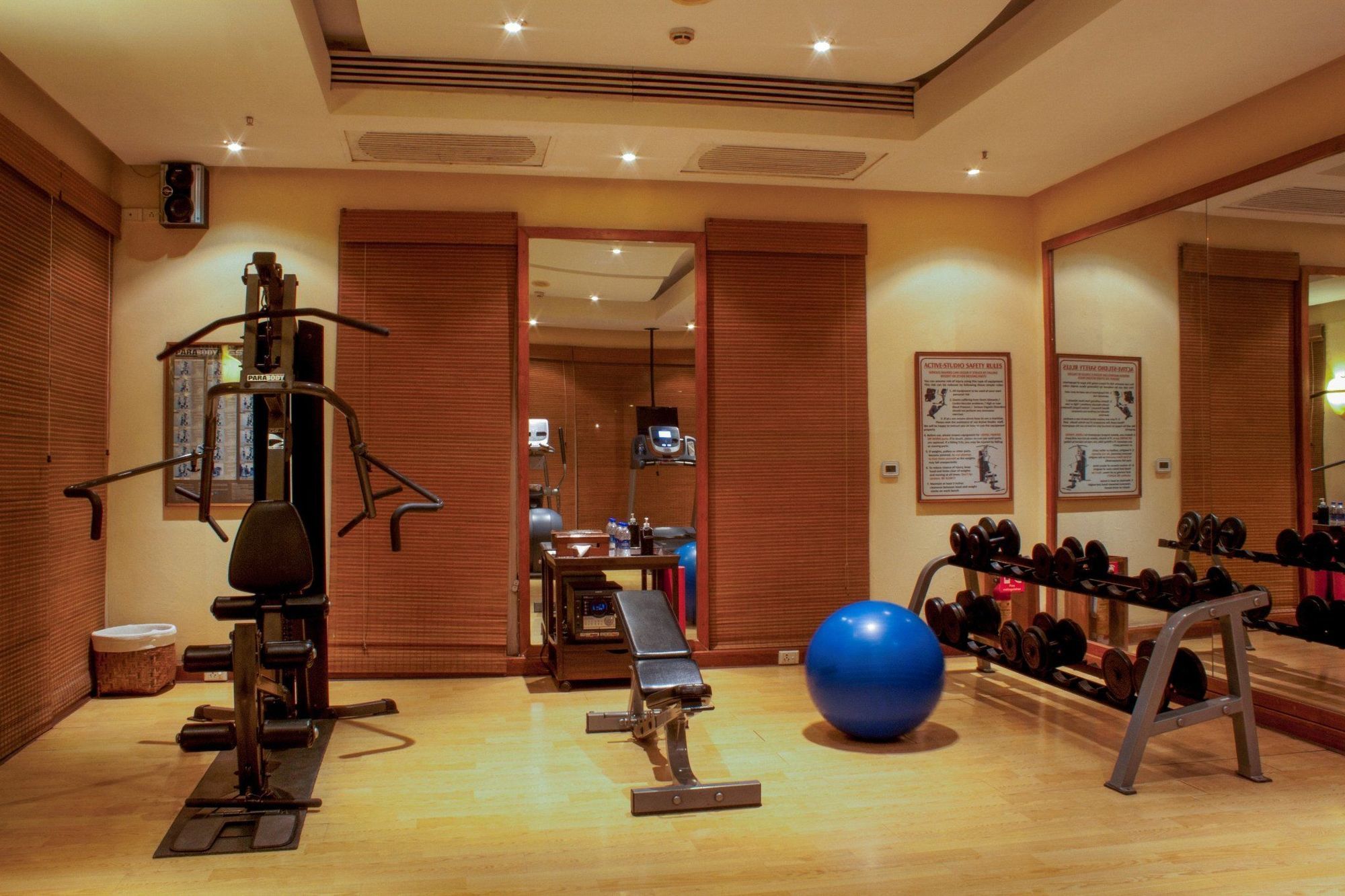 Отель Tajview, Agra-Ihcl Seleqtions Агра Экстерьер фото A gym at a hotel